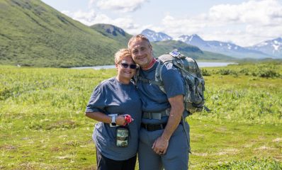 El especialista del ejército Jason Tyson y su esposa Jodina, experimentaron el poder sanador de Dios en su matrimonio en Samaritan Lodge Alaska.